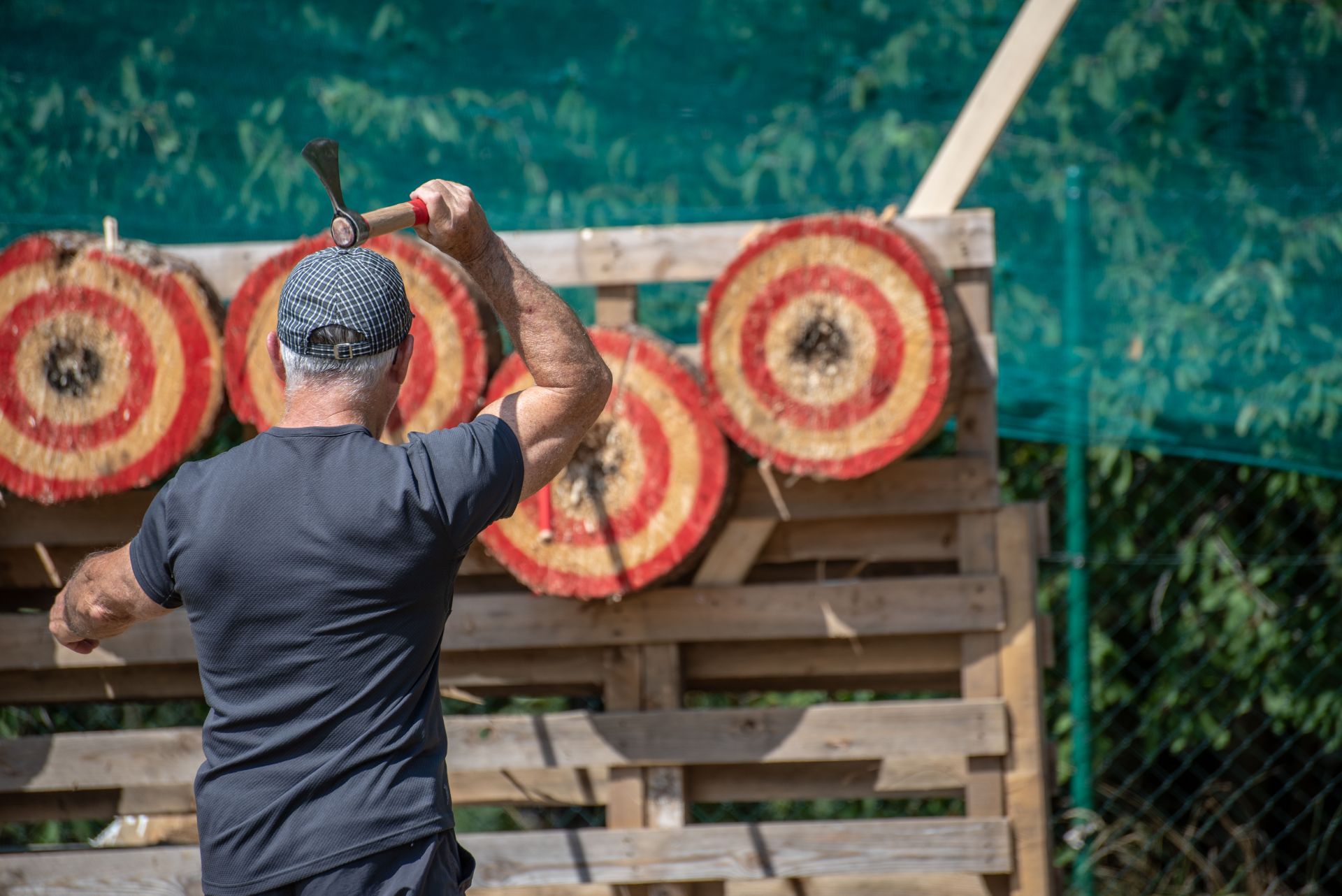 Axe throwing3